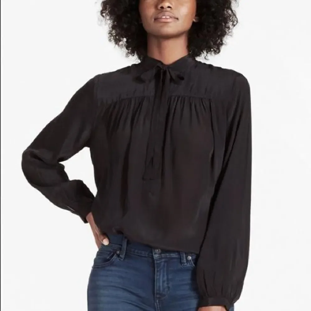 ✨HP✨Lucky Brand Tie Neck Top✨